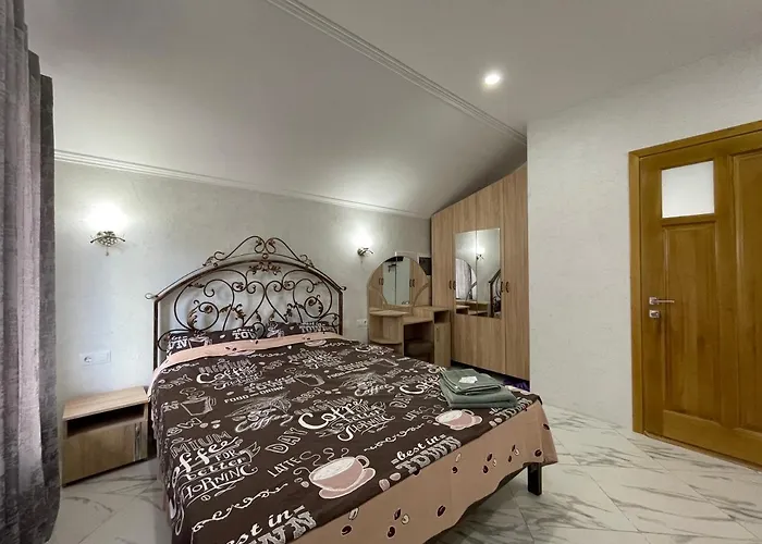 Villa Aeroport Розовый Дом