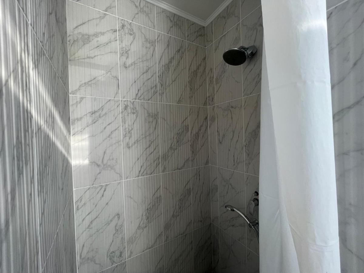 Aeroport розовый дом Maison d'hôtes *