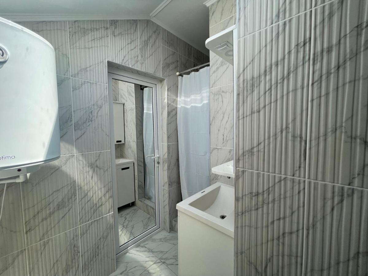 Maison d'hôtes Aeroport розовый дом